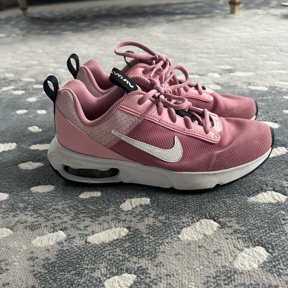 Girls’ Nike Big Kid Air Max Intrlk Lite Running Shoes